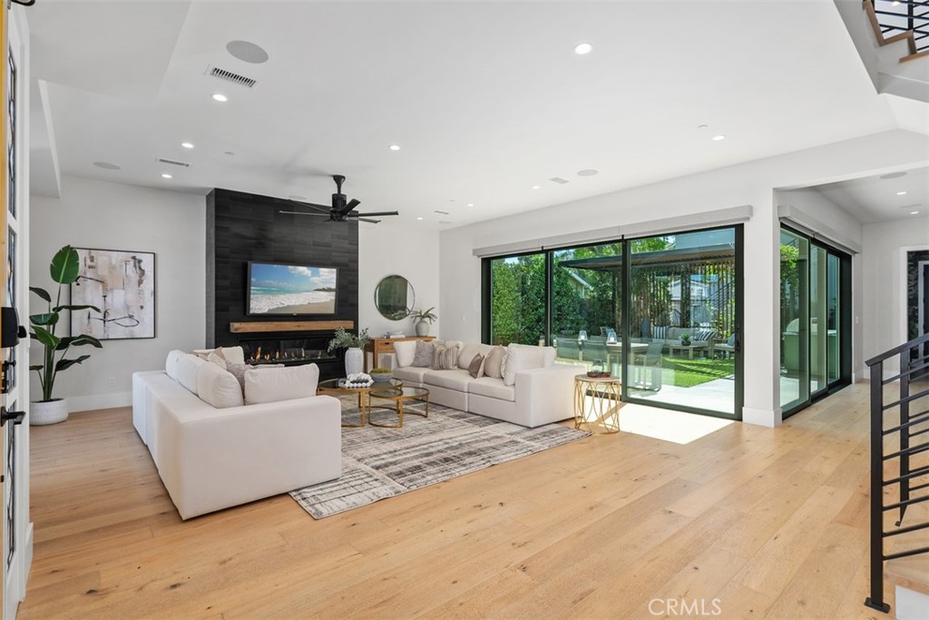 175 Costa Mesa