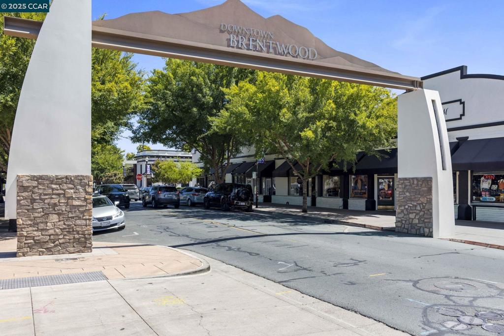 BRENTWOOD - Residential