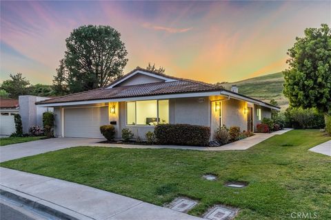 Photo of 5315 Cantante, Laguna Woods, CA 92637 (MLS # PW26037157)