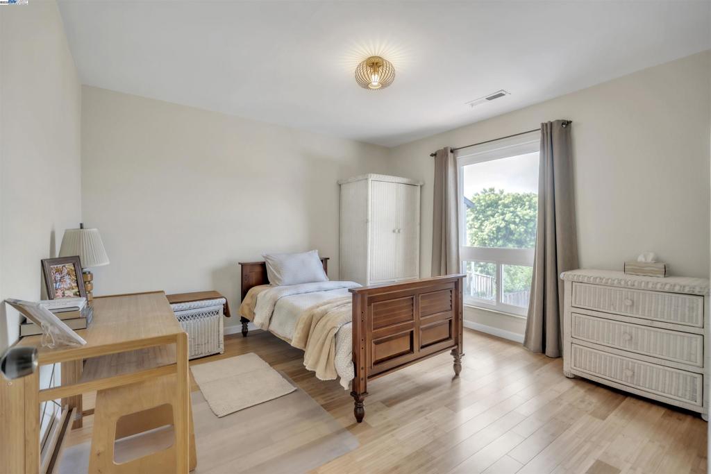 CENTRAL HAYWARD - Residential