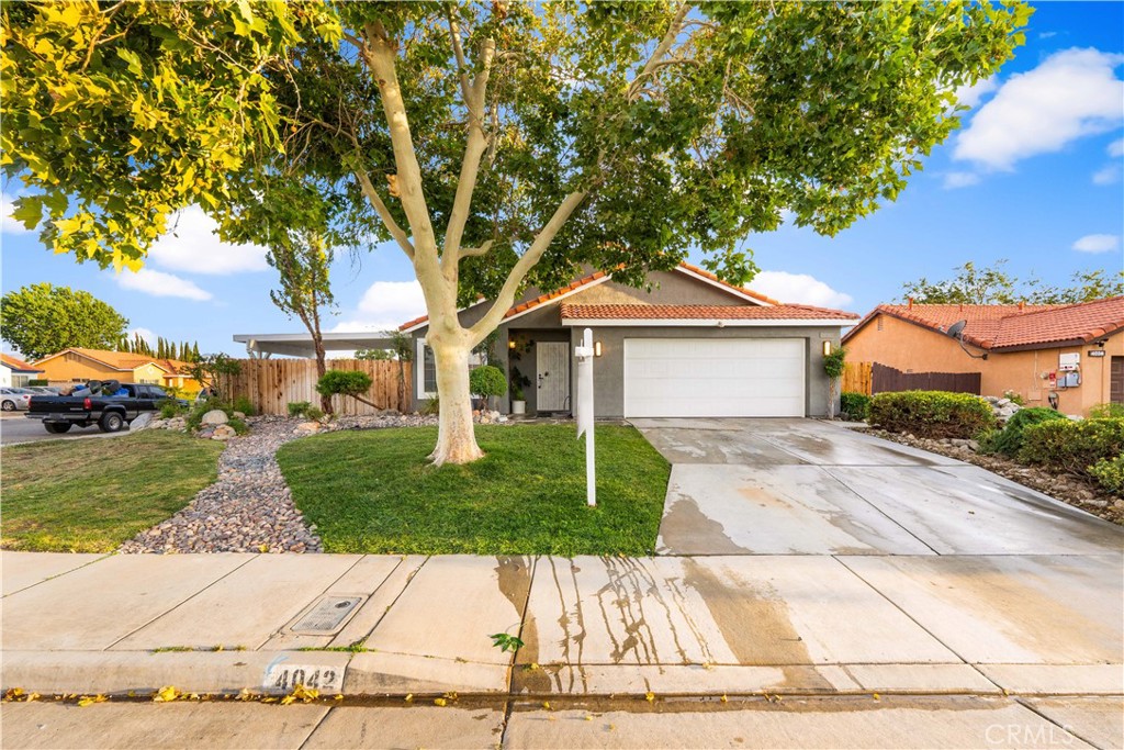 4042 E Avenue R6