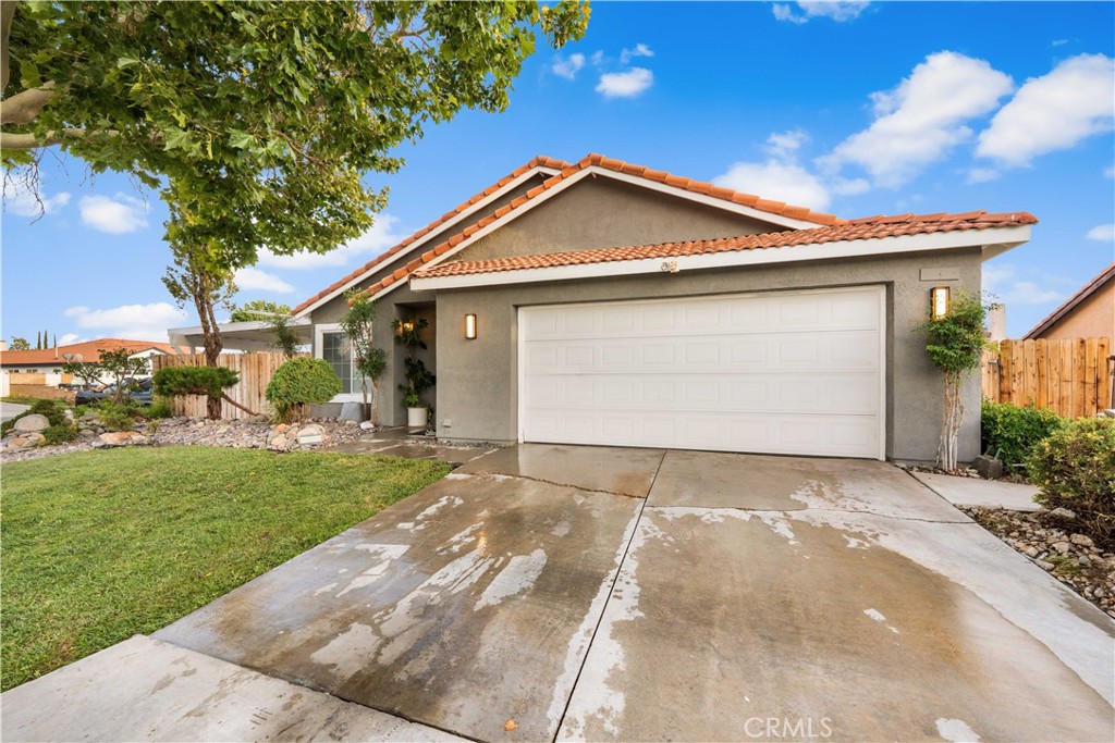 4042 E Avenue R6