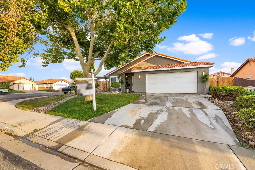 4042 E Avenue R6