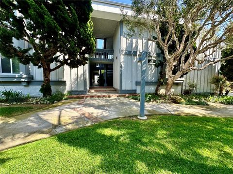 Photo of 16982 Pacific Coast HWY, Huntington Beach, CA 92649 (MLS # OC26102408)
