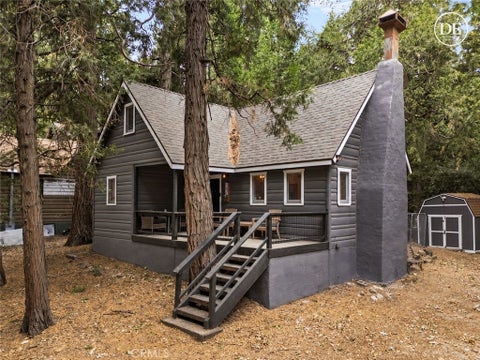 Photo of 782 W Village LN, Crestline, CA 92325 (MLS # IG26228257)