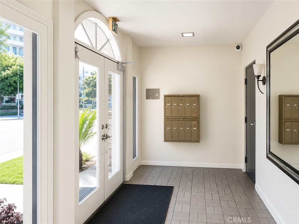 923 E Ocean 5