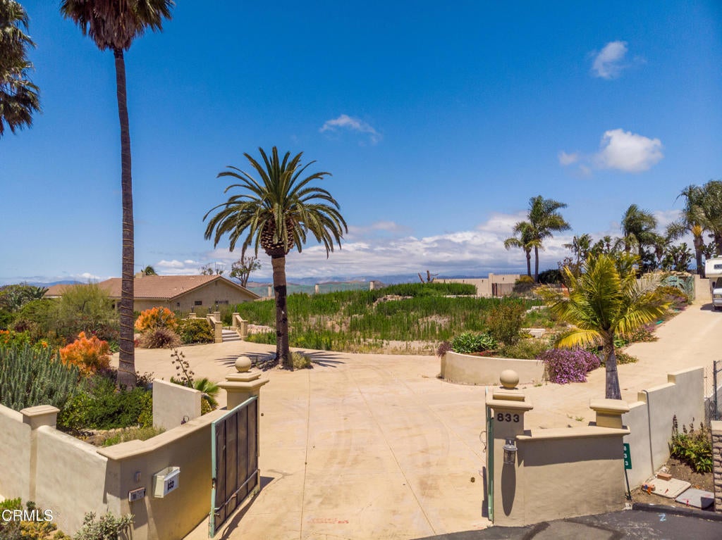 833 W Highland Drive