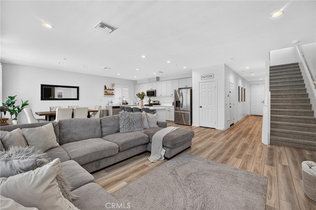 7690 Terra Manor