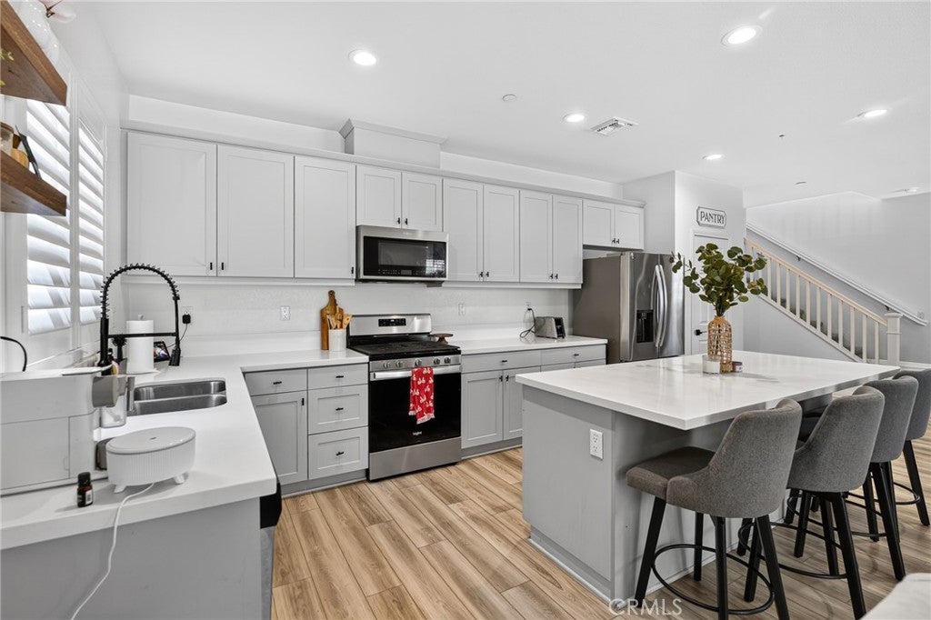7690 Terra Manor