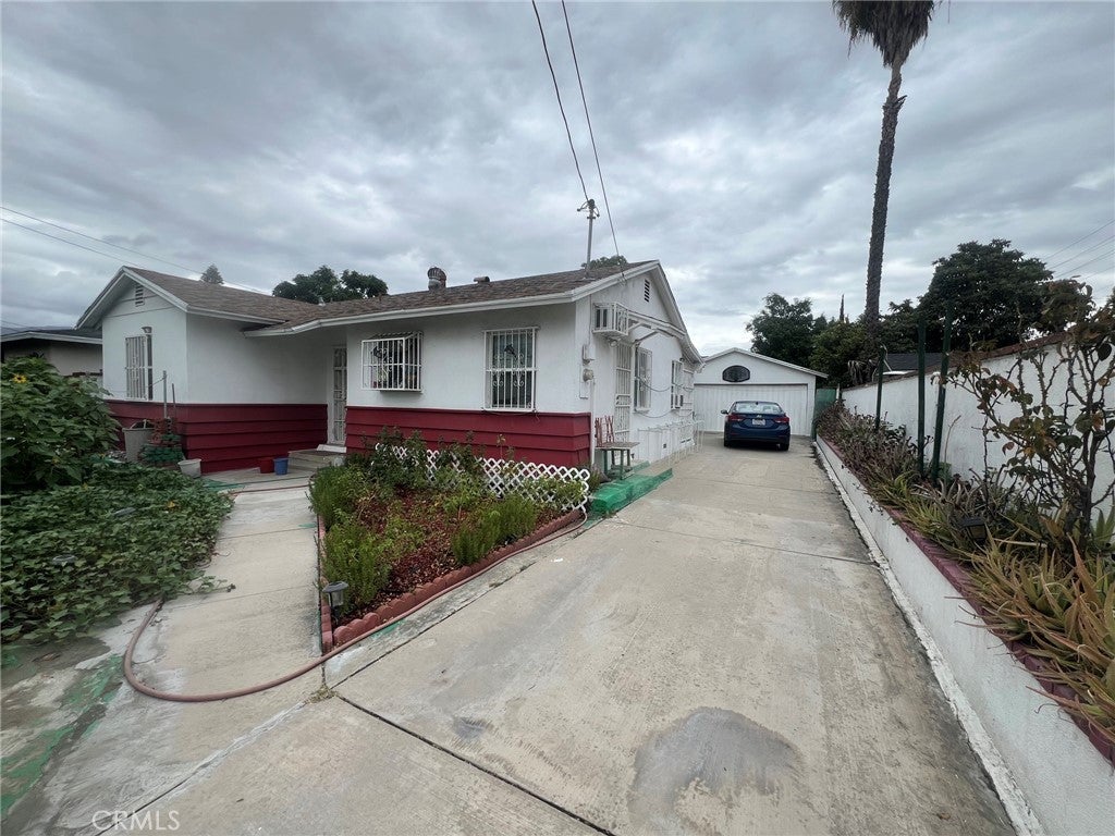 4410 Center Street