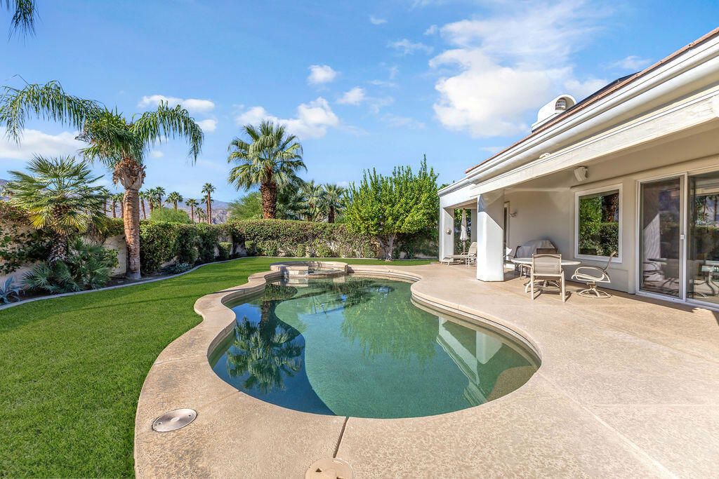 Photo of 29 Calle La Reina, Rancho Mirage, CA 92270 (MLS # 219137195DA)