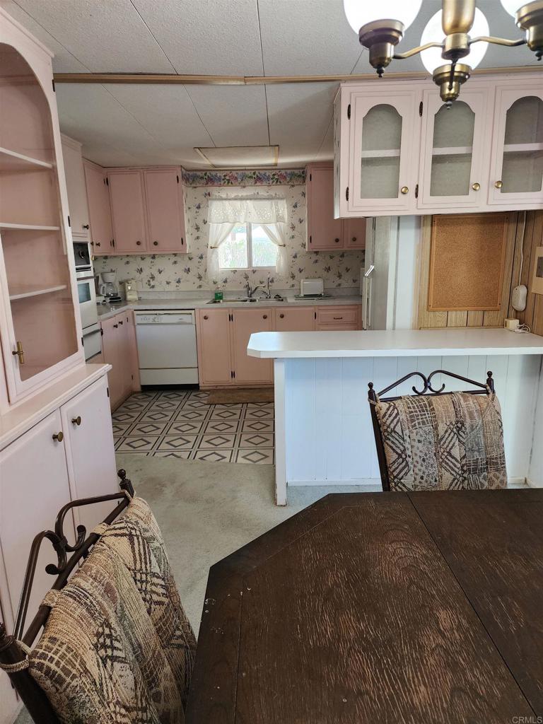 1010 Palm Canyon Drive 32