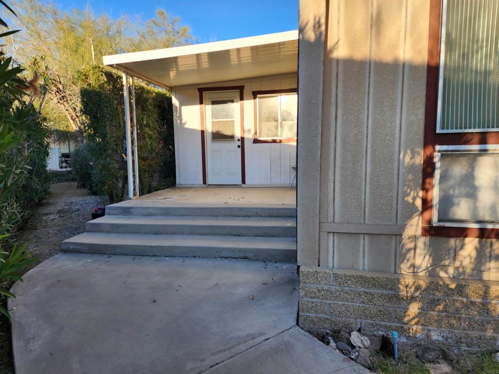 1010 Palm Canyon Drive 32