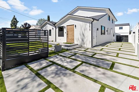 Photo of 13013 Killion Street, Sherman Oaks, CA 91401 (MLS # 26650893)