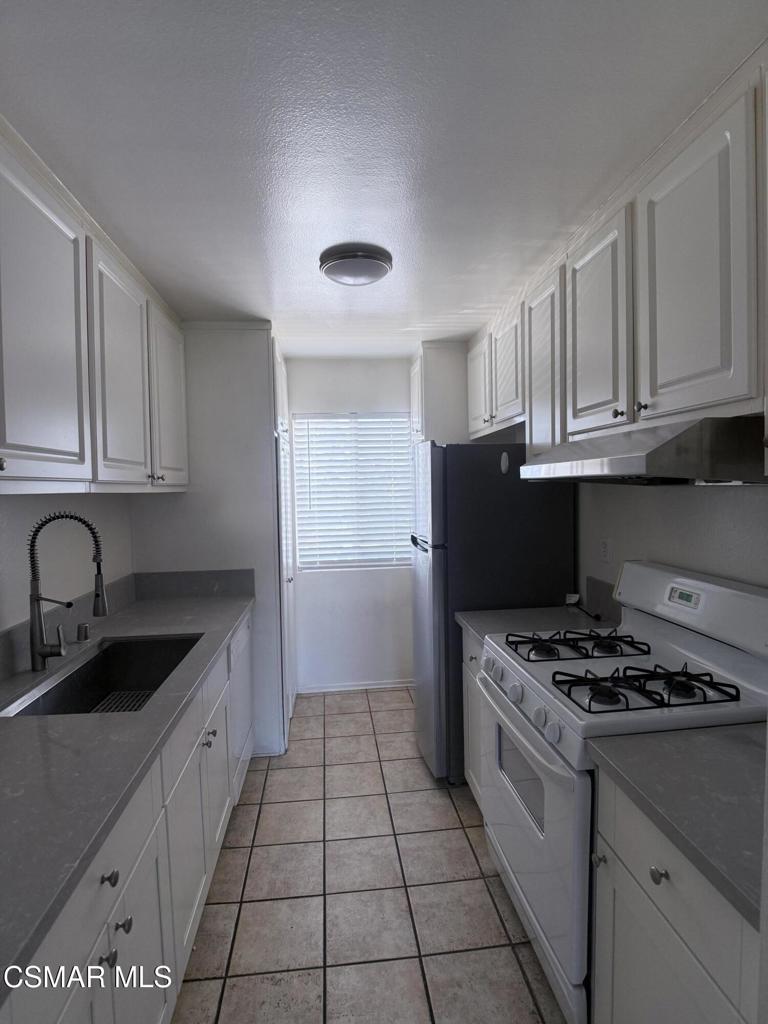 20134 Leadwell Street 374