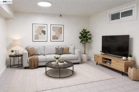 Photo of 801 Franklin St St #711, Oakland, CA 94607 (MLS # 41131537)