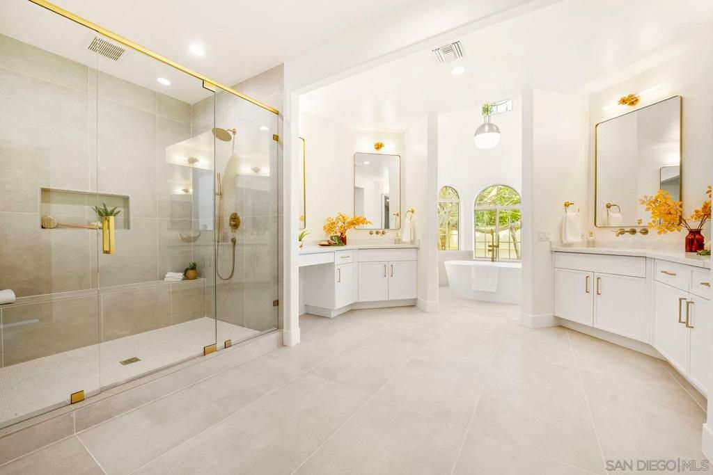 Photo of 17601 Valle Verde Rd, Poway, CA 92064 (MLS # 250045323SD)