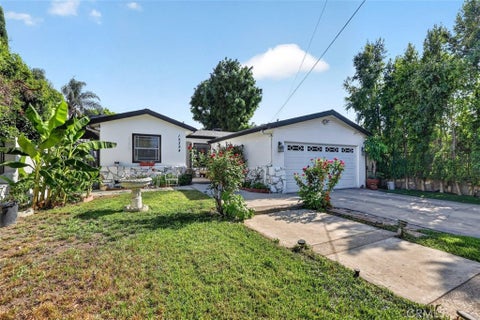 Photo of 15354 Leadwell Street, Van Nuys, CA 91406 (MLS # SR26064972)