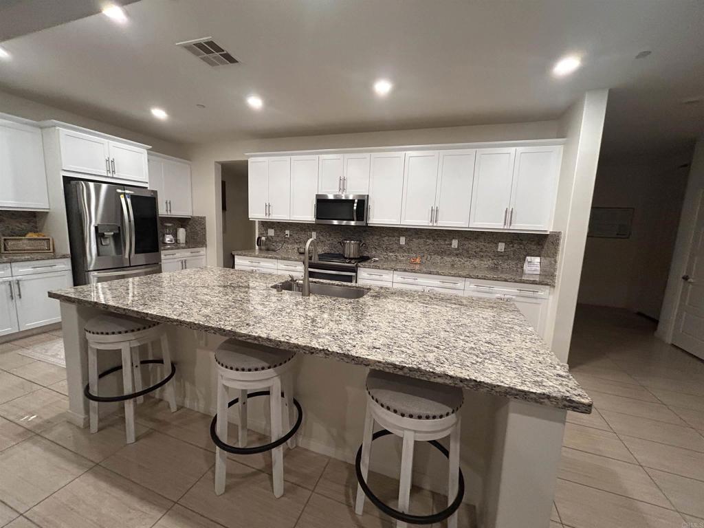 1251 S Magnolia Avenue