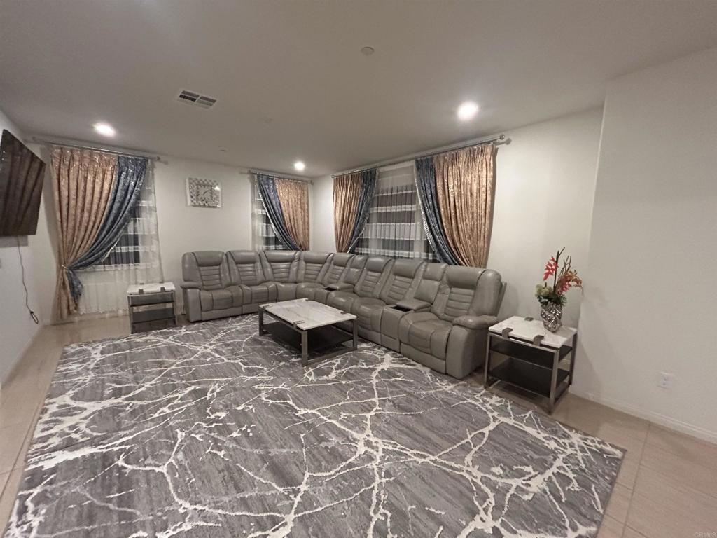 1251 S Magnolia Avenue