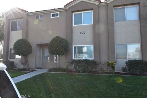 Photo of 260 W 3rd St, Corona, CA 92882 (MLS # IG26084090)