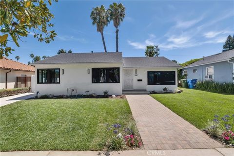 Photo of 18234 Sugarman Street, Tarzana, CA 91356 (MLS # SR26142096)