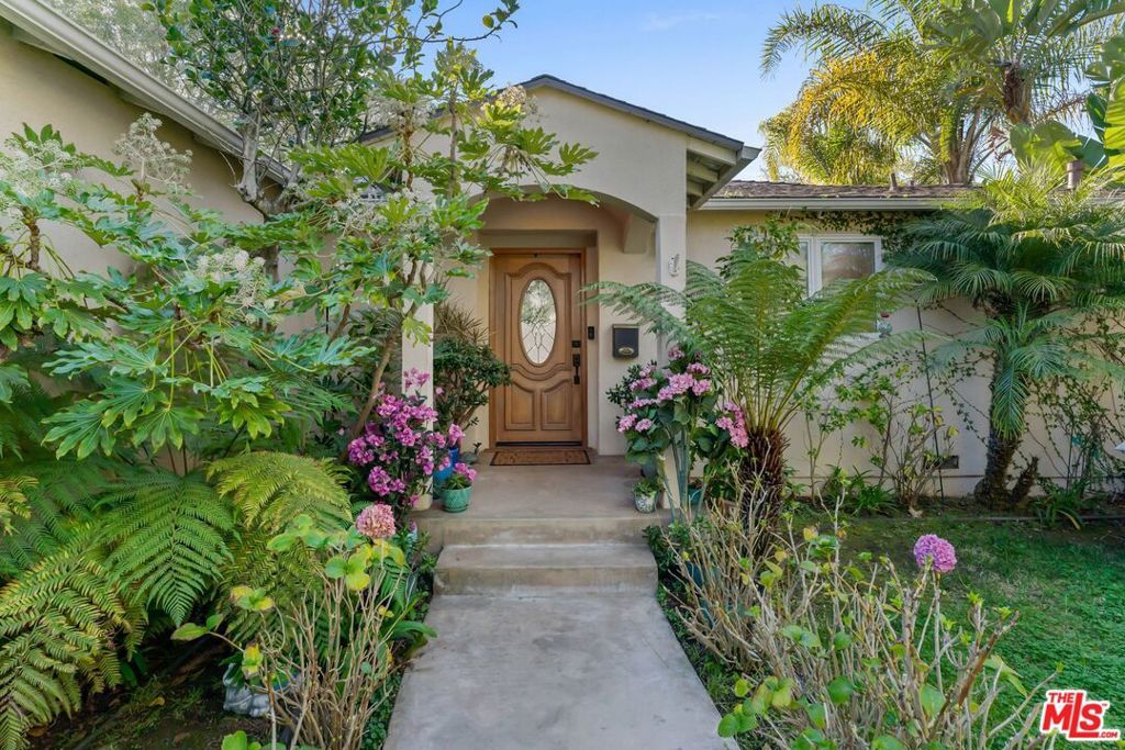Photo of 3251 Stewart Avenue, Los Angeles, CA 90066 (MLS # 26833307)