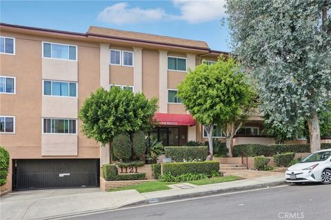 Photo of 1121 N Olive Drive #211, West Hollywood, CA 90069 (MLS # DW26056941)