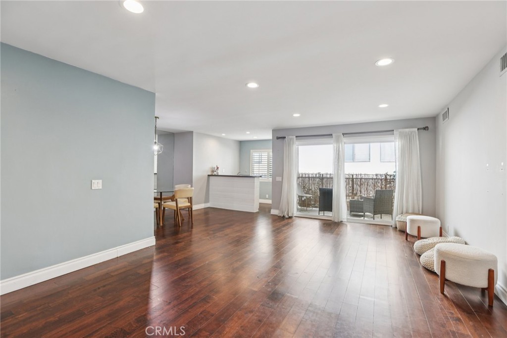 1121 N Olive Drive 211