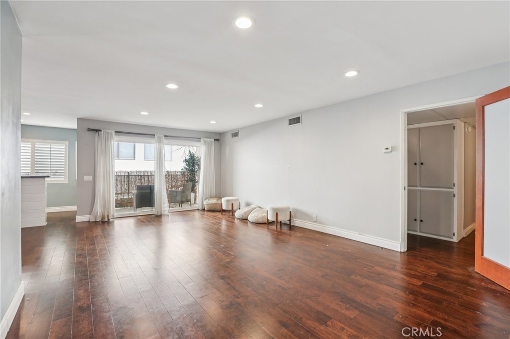 1121 N Olive Drive 211