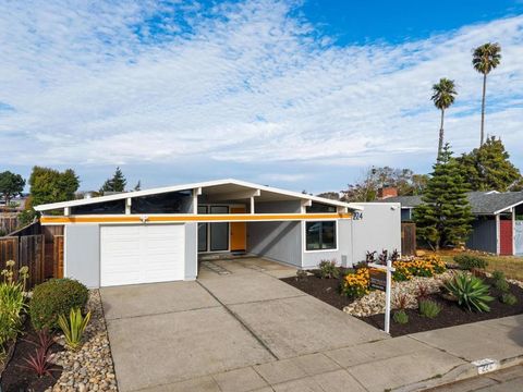 Photo of 224 Loon Court, Foster City, CA 94404 (MLS # ML82039258)