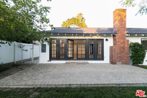 Photo of 8335 GLADBECK Avenue, Northridge, CA 91324 (MLS # 26635277)