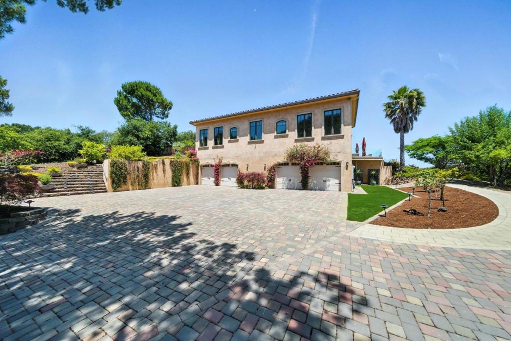 12252 Menalto Drive