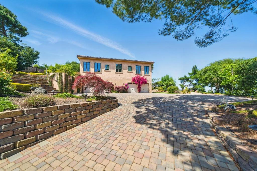 12252 Menalto Drive