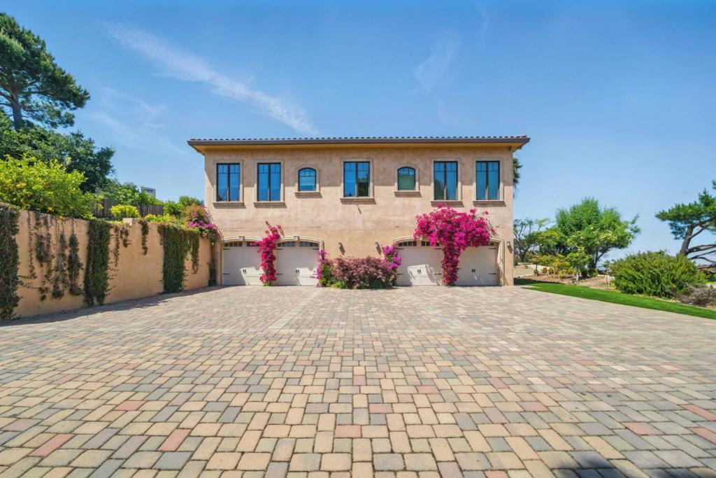 12252 Menalto Drive