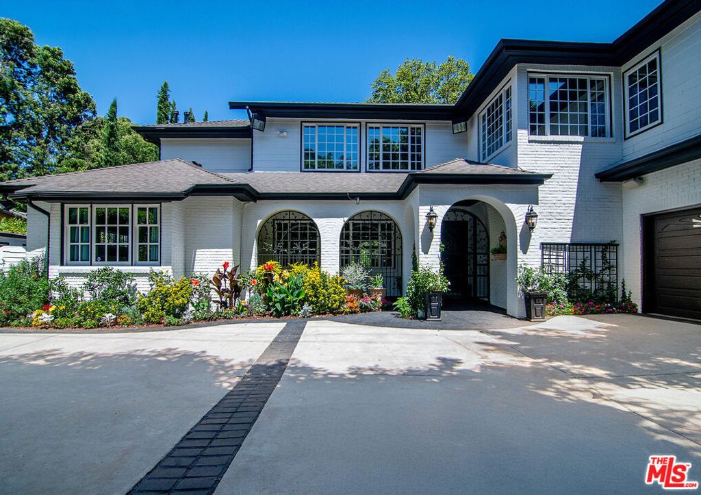 Photo of 4054 STONE CANYON Avenue, Sherman Oaks, CA 91403 (MLS # 25600911)