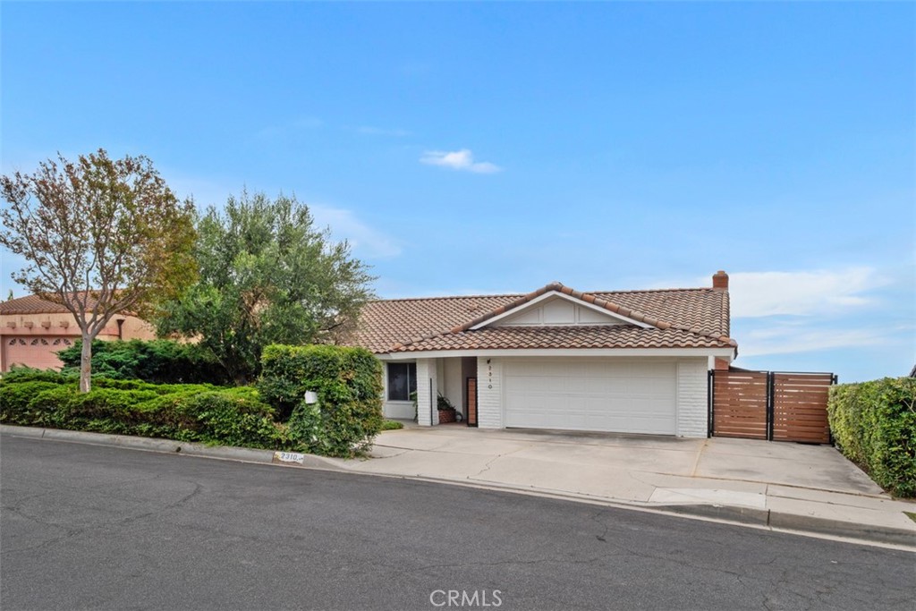 2310 E Orangeview
