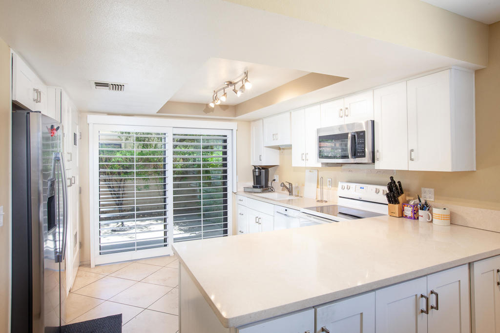 2348 Los Coyotes Drive