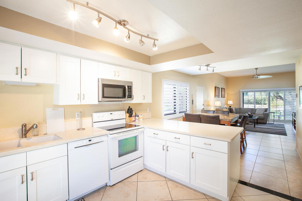 2348 Los Coyotes Drive