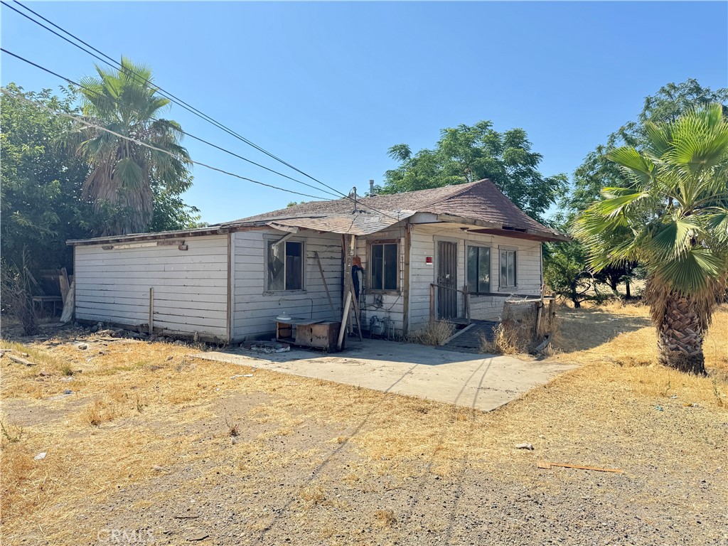 This is your chance to take advantage of a rare find in Merced, a property ready for a complete transformation. Whether you are an investor seeking your next project or a skilled buyer looking to create your dream home, this is the kind of opportunity that does not come around often.
The existing structure is in need of a full tear down or rip to the studs renovation, giving you the freedom to design and build exactly what you envision. There is potential for a third bedroom as the room is already in place, it simply does not have a built in closet. The property is on septic and well, offering independence from city utilities.
Located near some of Merced’s most established and desirable neighborhoods, this location provides convenient access to shopping, dining, schools, and parks. And being only 1 mile away from Highway 99 makes for an easy commute.
Bring your vision, tools, and creativity. This could be the foundation for your next great investment or personal project.