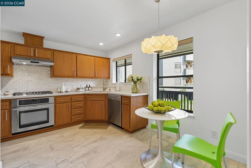 1696 1696 San Miguel Dr