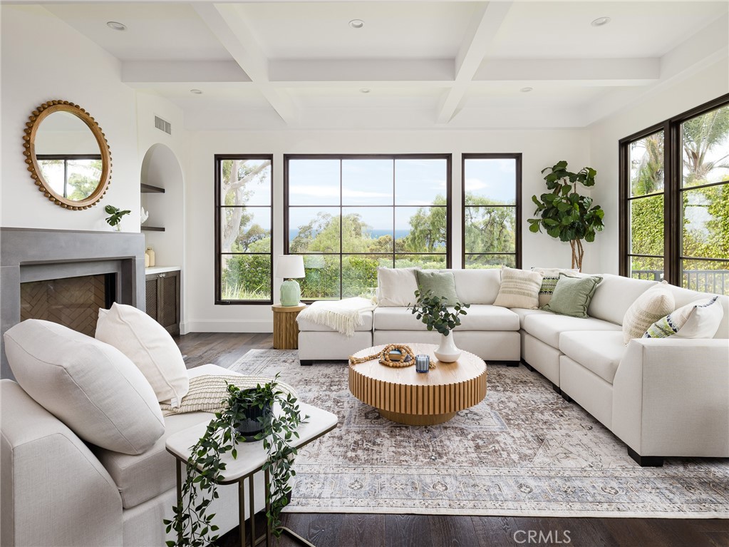 1336 Palos Verdes Drive W