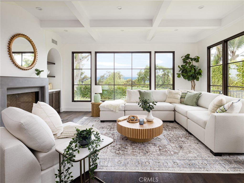 1336 Palos Verdes Drive W