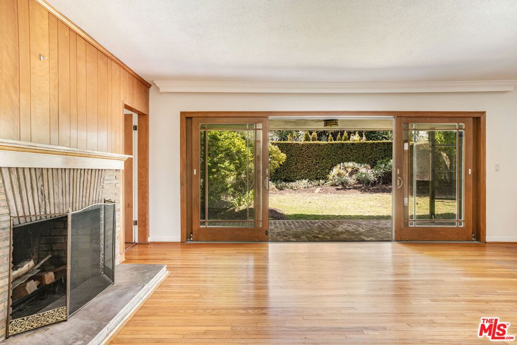 1015 San Vicente Boulevard