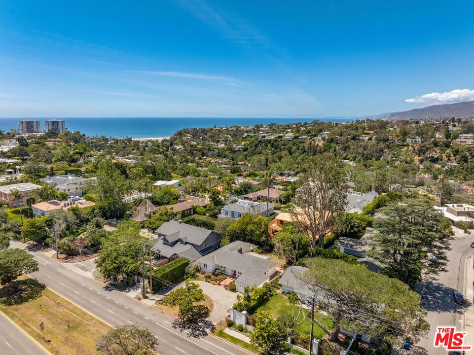 1015 San Vicente Boulevard