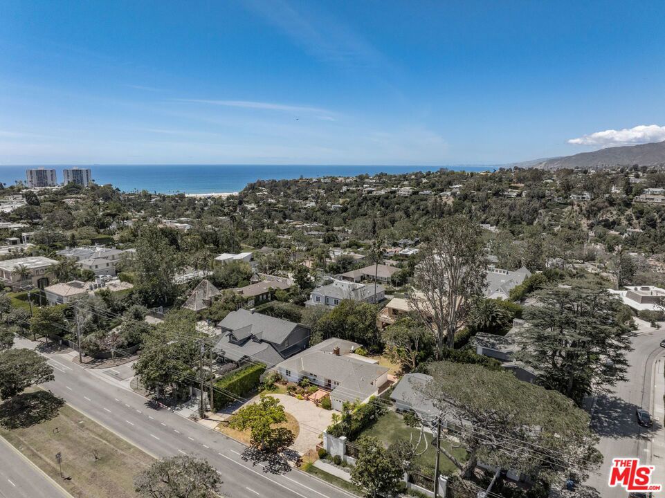 1015 San Vicente Boulevard