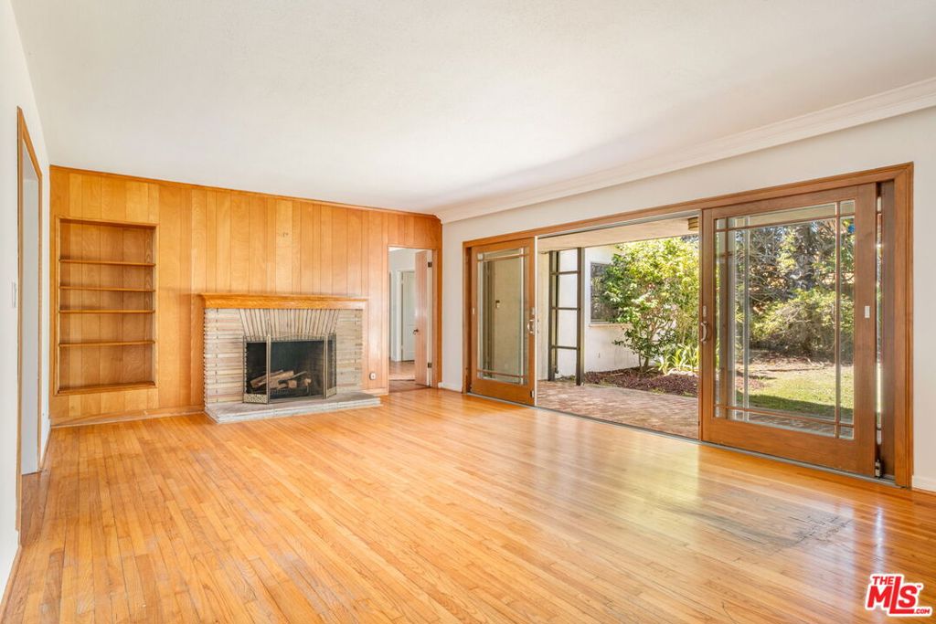 1015 San Vicente Boulevard