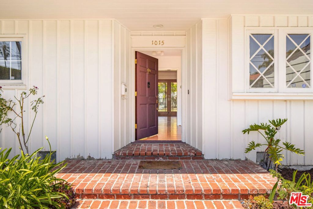 1015 San Vicente Boulevard