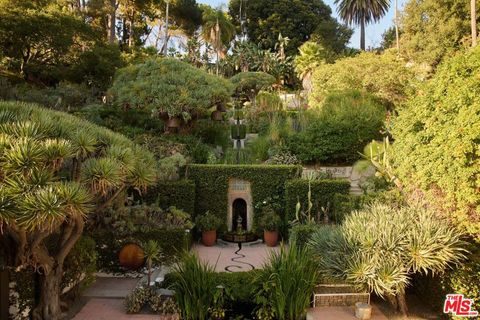 Photo of 2666 Aberdeen Avenue, Los Angeles, CA 90027 (MLS # 26642209)