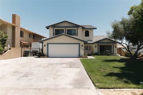 Photo of 18184 Harbor DR, Victorville, CA 92395 (MLS # HD26144859)